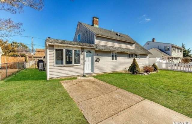 11 Arcadia - 11 Arcadia Lane, Hicksville, NY 11801