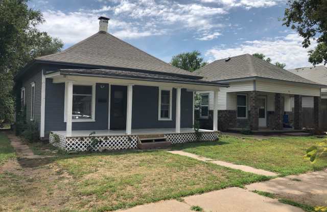 Two bedroom with fenced in back yard - 515 West Sherman Street, Hutchinson, KS 67501