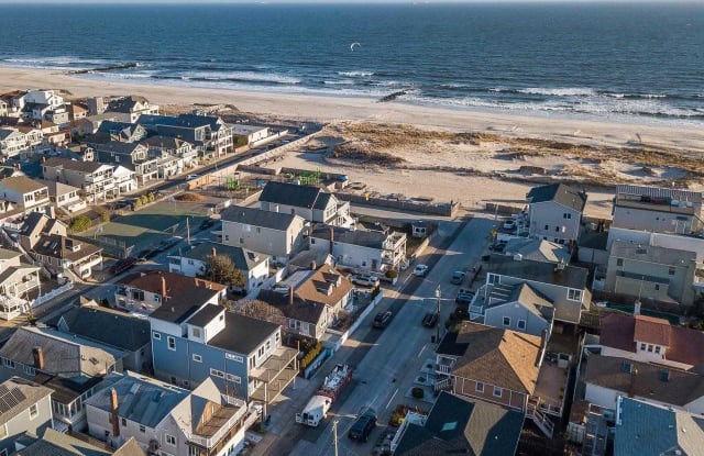 40 Trenton Avenue - 40 Trenton Avenue, East Atlantic Beach, NY 11561