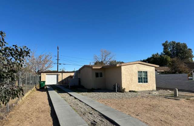 Stylish Studio  Garage Combo – A Dream for Urban Dwellers - 328 West Upjohn Avenue, Ridgecrest, CA 93555