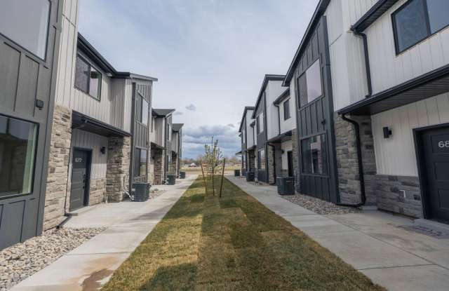 MODERN 3 BED 2.5 BATH END UNIT TOWNHOME WITH 2 CAR GARAGE IN AMMON Gallery 3