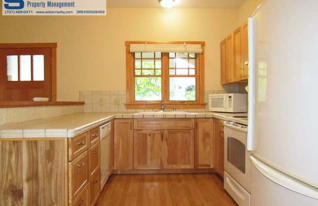 Charming custom-built 2 bd. home in the heart of the westside! Gallery 4