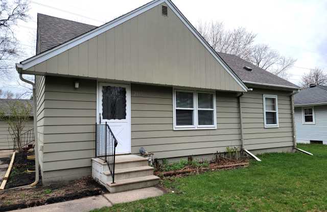 2005 Longview Dr - 2005 Longview Drive, New Brighton, MN 55112