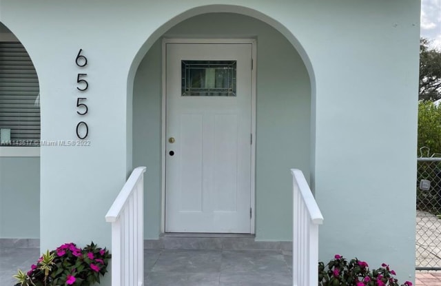 6550 SW 37th St - 6550 Southwest 37th Street, Coral Terrace, FL 33155