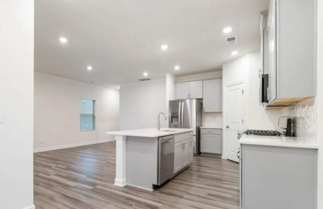 422 Nixon Road Gallery 4