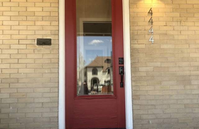 4444 Irving St Gallery 2