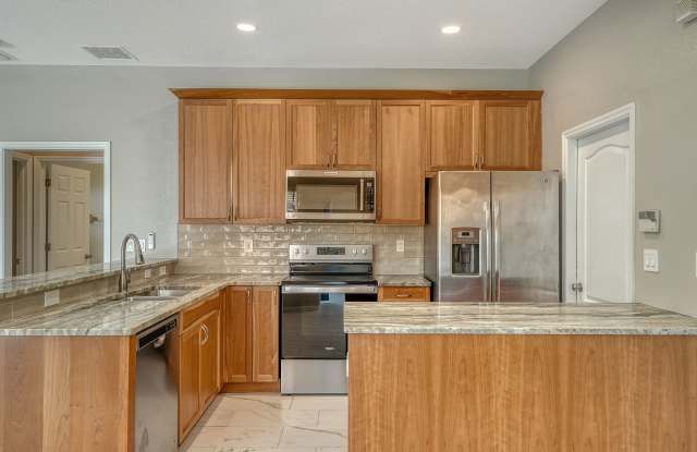 3bd/2ba with Pool, Renovated Primary Bed and Bath photos photos