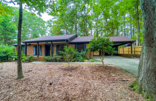 3 bed, 2 bath in Chapel Hill with carport and large yard. photos photos
