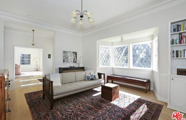 5015 LOS FELIZ Gallery 4