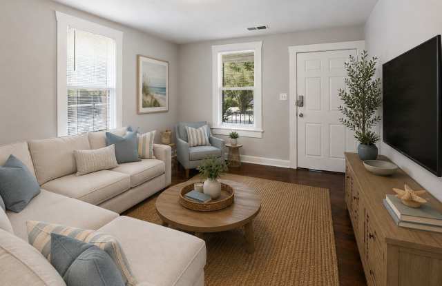 Large Unfurnished 4BR/2BA Home Walking Distance to Daffin Park Gallery 3
