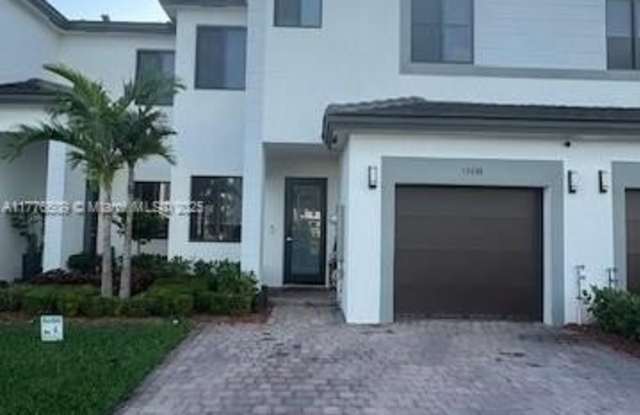 13648 SW 157th Ct photos photos