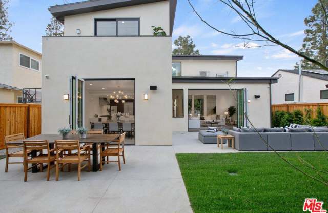 5327 DOBSON Way Gallery 2