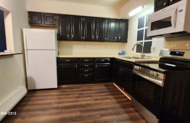 124-126 Main Street - 2 photos photos