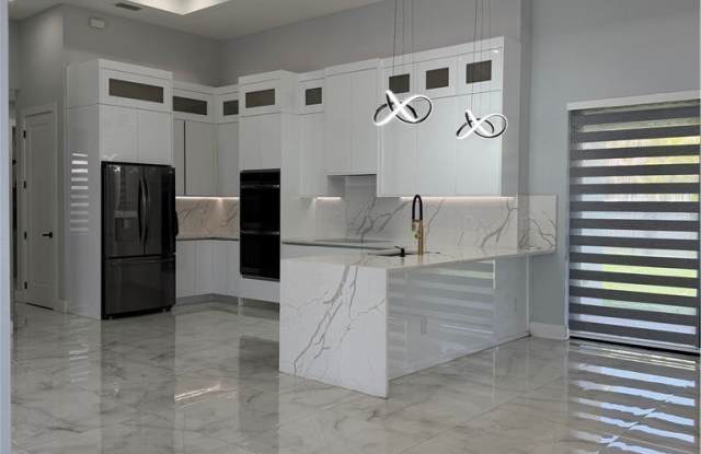 221 SW 25th Avenue Gallery 4
