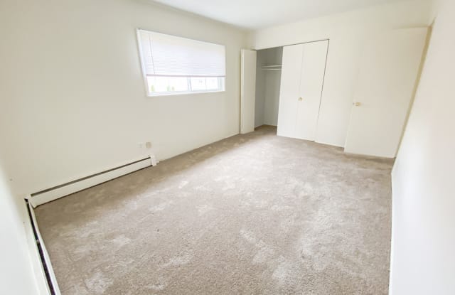 Evergreen Village Apartments & Townhomes Gallery 4