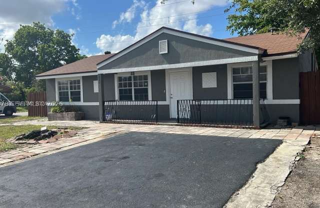7221 SW 11th Ct Gallery 1