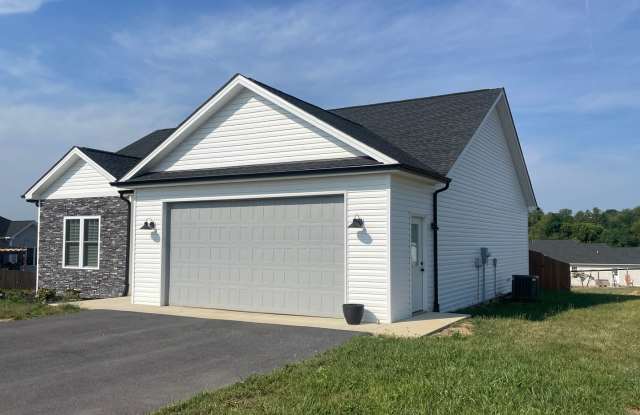 3 BR 2 BA House Gallery 2