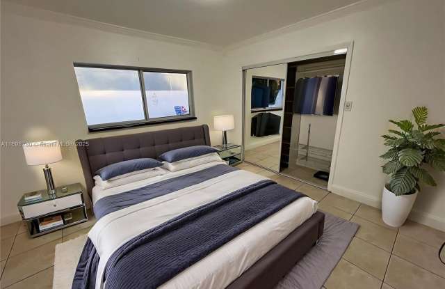 4031 E 10th Ave - 4031 East 10th Avenue, Hialeah, FL 33013