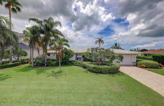 220 Howard Dr - 220 Howard Drive, Belleair Beach, FL 33786