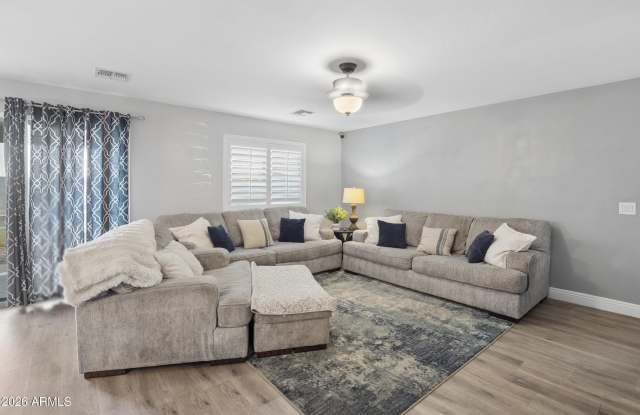 38257 N JONATHAN Street Gallery 4