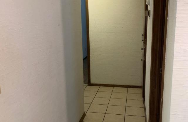 3 Bedroom Home with a Pool in West Norman Gallery 3