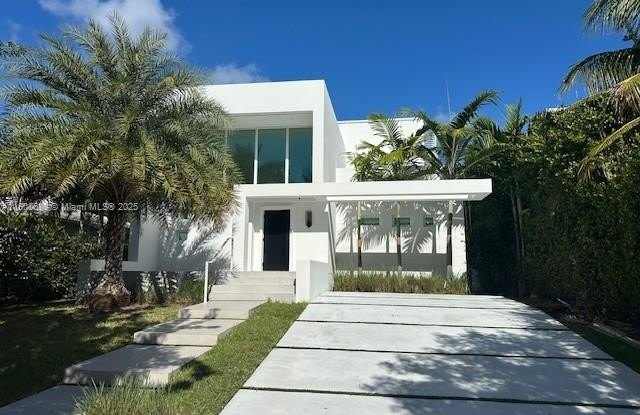 1325 Bay Dr photos photos