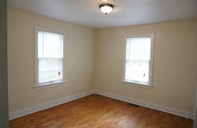 Convenient Shopping Location Gallery 4