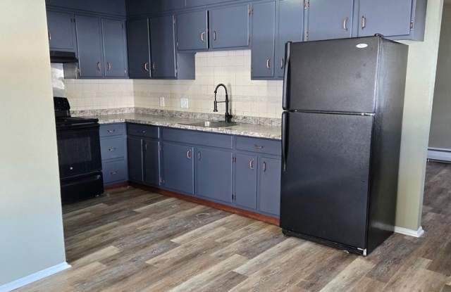 Large 2 bedrooms, 1 bathroom - 1055 North Saint Lucas Street, Allentown, PA 18104