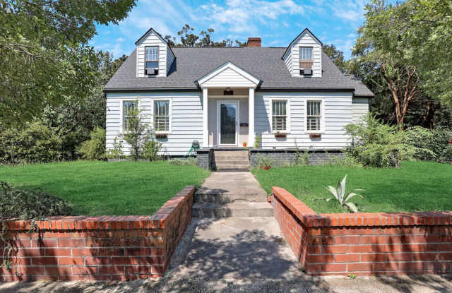 Charming bungalow downtown photos photos