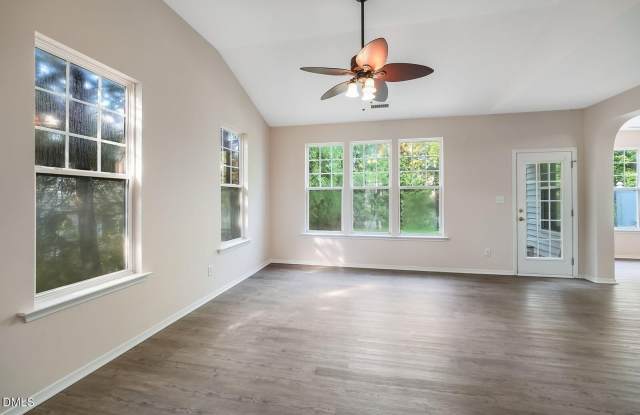 206 Bell Tower Way Gallery 3
