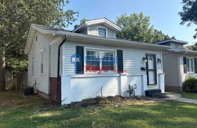 Two Bedroom House | Detached Garage Gallery 3