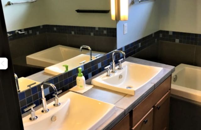 558 Highland Dr - 558 Highland Drive, Seattle, WA 98109