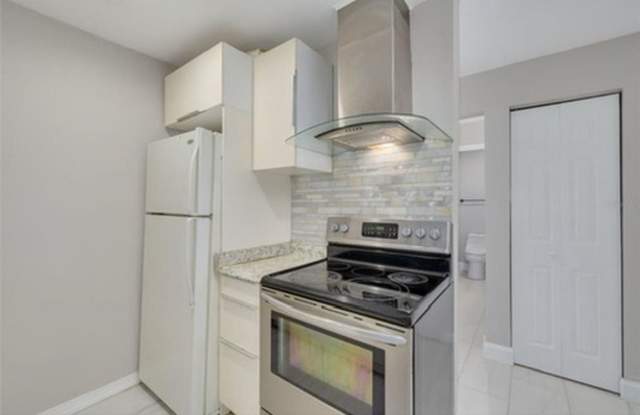 2 Bed/1 Bath, 2nd floor condo at Parklane Condos AVAILABLE NOW! Gallery 3