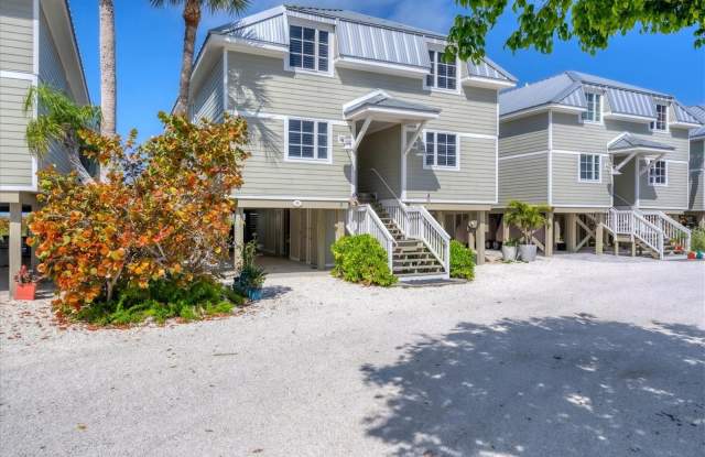 480 GULF Boulevard photos photos