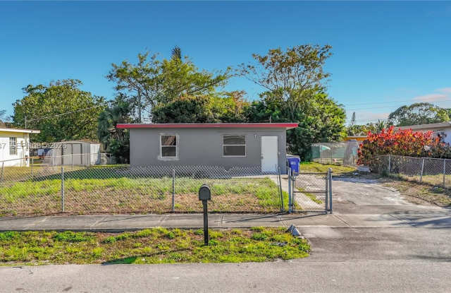 2408 NW 8th St photos photos