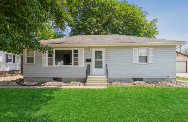 705 2nd Avenue Southeast - 705 2nd Avenue Southeast, Altoona, IA 50009 705 2nd Avenue Southeast - 705 2nd Avenue Southeast, Altoona, IA 50009