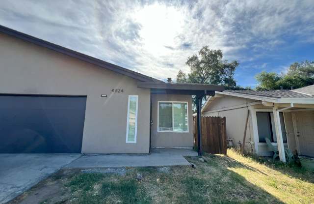 Stunning 2 bedroom, 2 bathroom residence nestled in the heart of Fair Oaks, California. photos photos