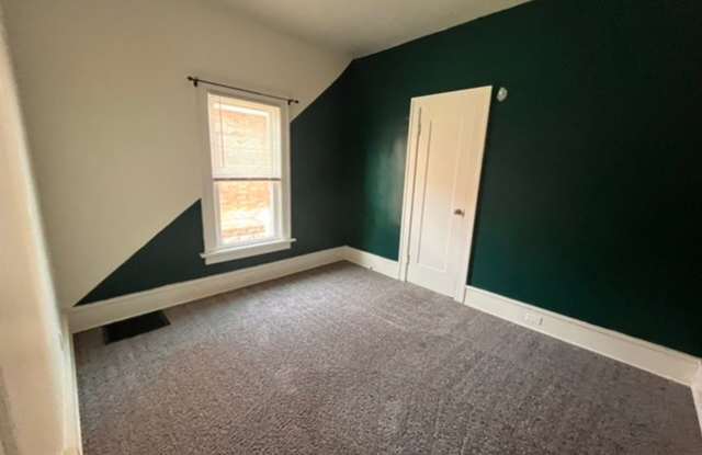 3 bed 1 bath Rock Island Home! Gallery 4