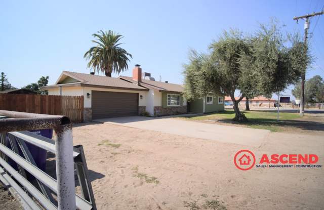3 Bed / 2 Bath Home on 2 Acres of Cattle Land – Includes Pool  More! photos photos