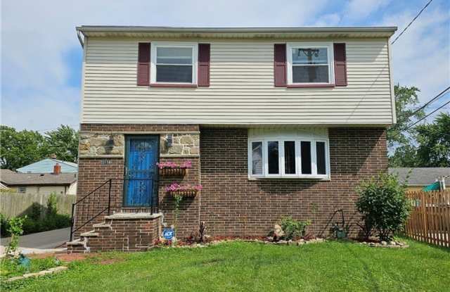 33158 Lakeshore Boulevard Gallery 1