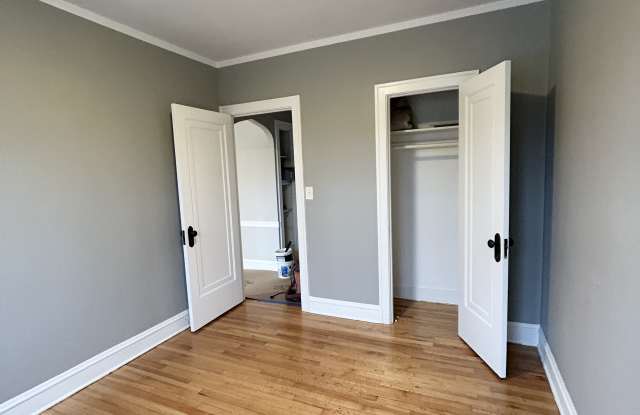 4450 W George St photos photos