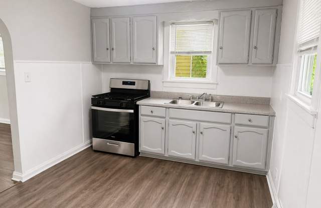Updated Adorable 2 Bedroom Home Gallery 3