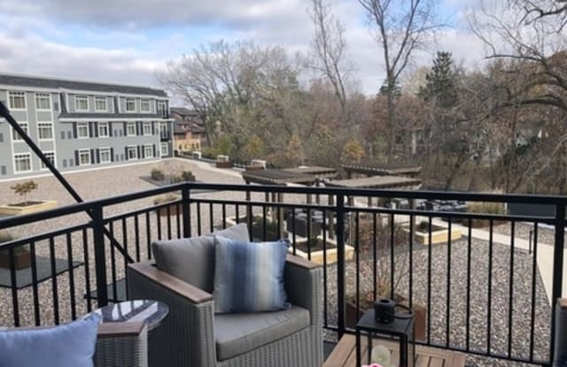 935 Lake St E - 935 Lake St E, Wayzata, MN 55391