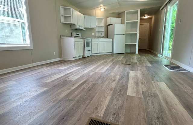 26 White Oak Village Gallery 4