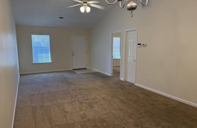 526 Edgecliff Lane Gallery 2