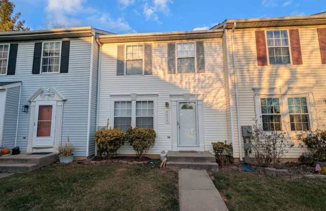 Well maintained townhouse in Robin Meadows Community with updated features available mid January! photos photos