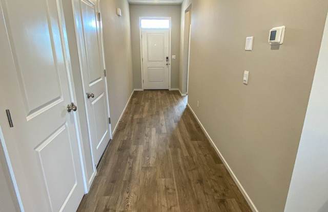Beautiful Home in Woodburn Gallery 3