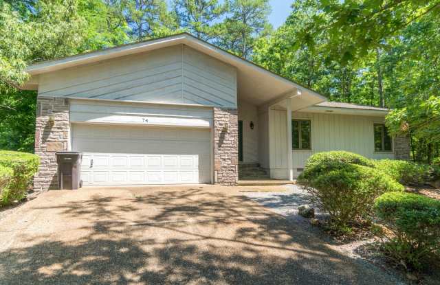 Charming 3 Bedroom, 2 Bathroom home near Lake Coronado! Call 501-922-9997 to set up a showing today! photos photos