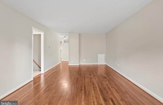 4511 HOLMES RUN Parkway Gallery 3