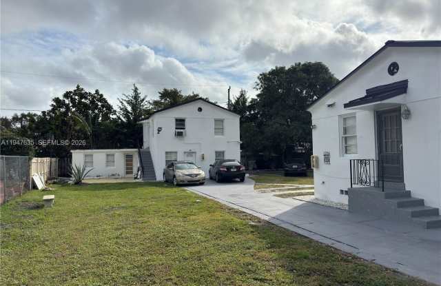 921 N 17th Ct photos photos